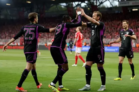 تقارير: مانشستر يونايتد يستهدف التعاقد مع ثلاثي بايرن ميونيخ